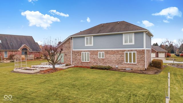 2275 Willow Lake Drive, Greenwood, IN 46143