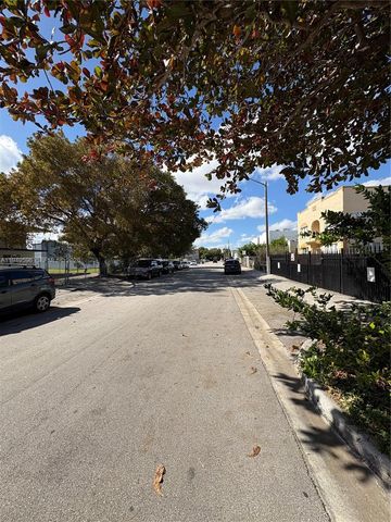 2341 SW 9th St, Miami, FL 33135