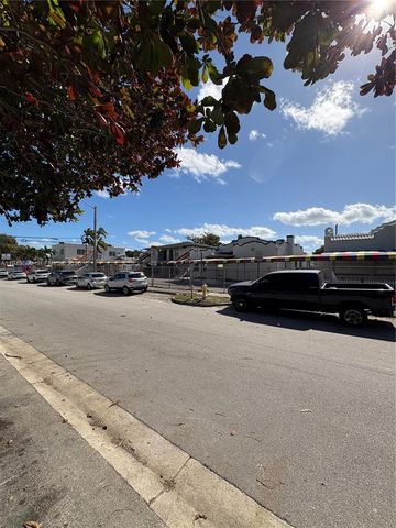 2341 SW 9th St, Miami, FL 33135