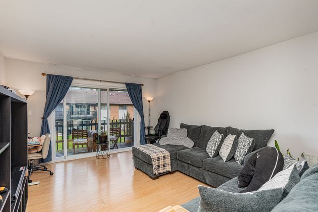 2B Kingery Quarter 207, Willowbrook, IL 60527