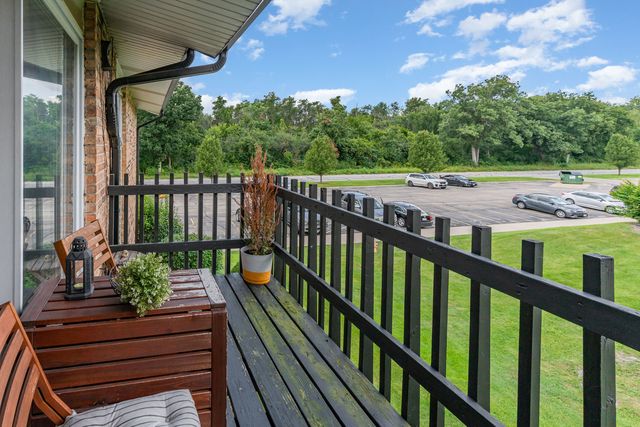 2B Kingery Quarter 207, Willowbrook, IL 60527