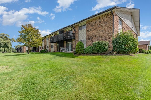2B Kingery Quarter 207, Willowbrook, IL 60527
