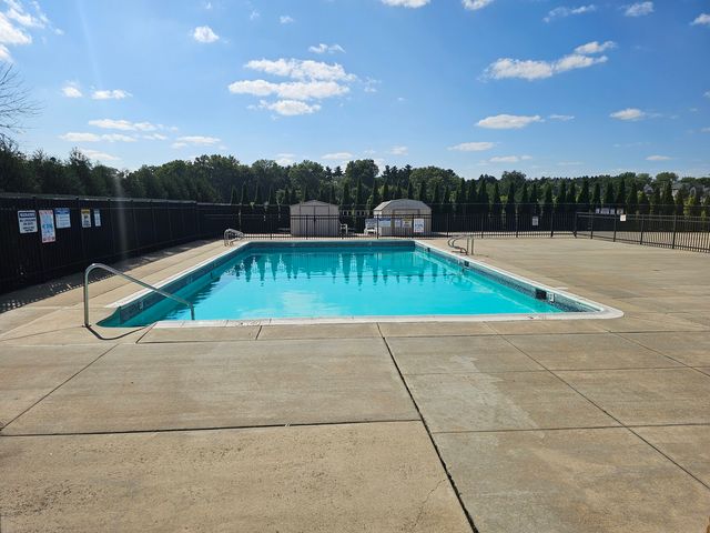 2B Kingery Quarter 207, Willowbrook, IL 60527