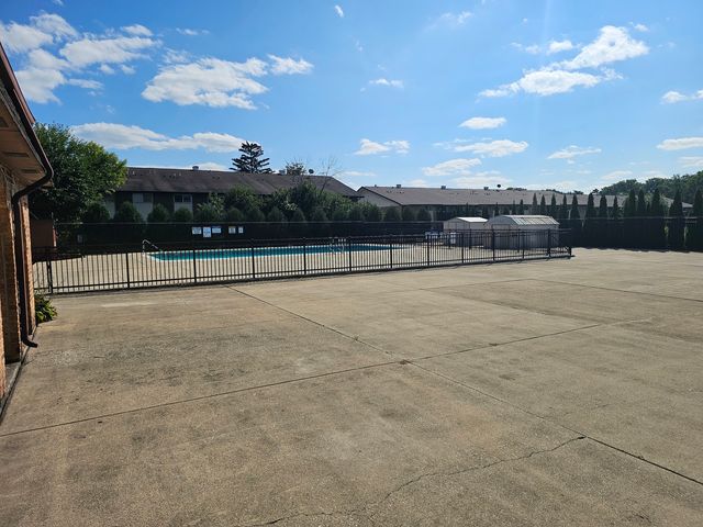 2B Kingery Quarter 207, Willowbrook, IL 60527