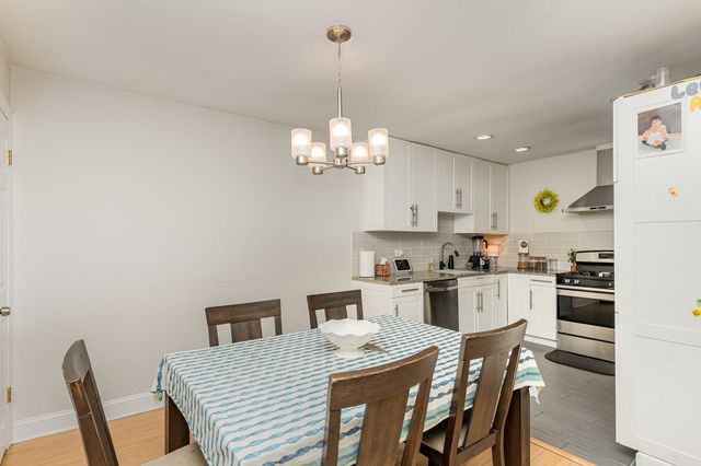 2B Kingery Quarter 207, Willowbrook, IL 60527