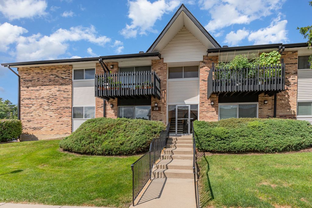 2B Kingery Quarter 207, Willowbrook, IL 60527