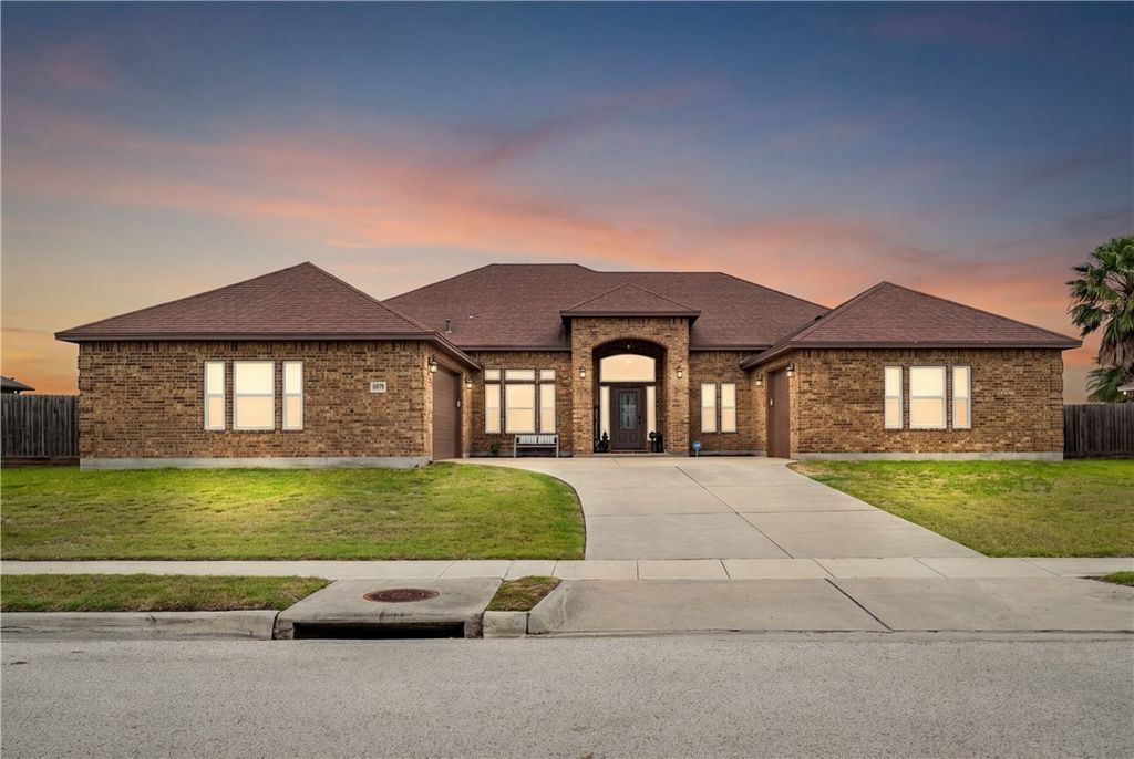 2034 Arash Dr, Corpus Christi, TX 78413