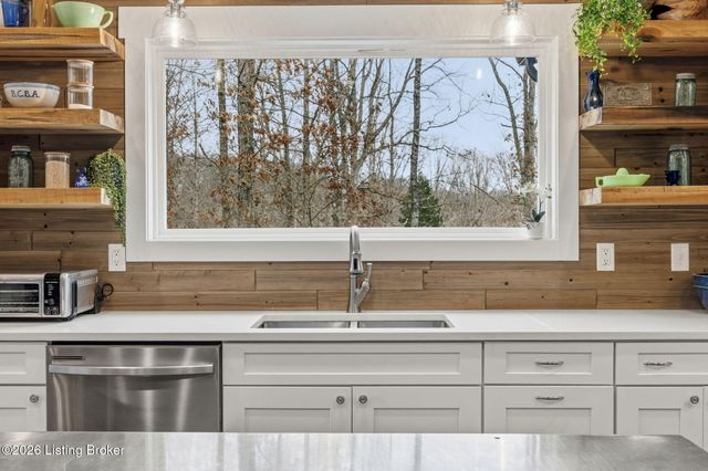 253 Moutardier Bay Dr, Leitchfield, KY 42754