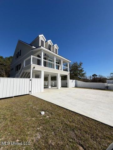 200 Farrar Lane, Waveland, MS 39576