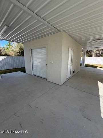 200 Farrar Lane, Waveland, MS 39576