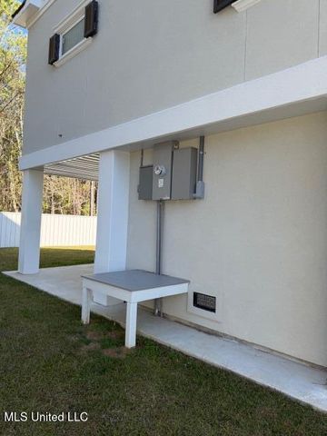 200 Farrar Lane, Waveland, MS 39576