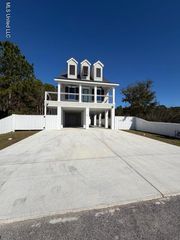 200 Farrar Lane, Waveland, MS 39576