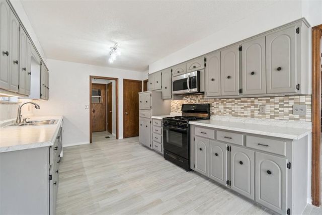 11805 Ashford Drive, Yukon, OK 73099