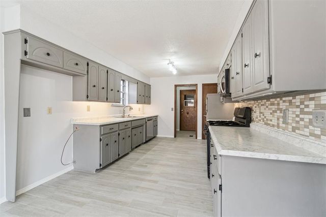 11805 Ashford Drive, Yukon, OK 73099