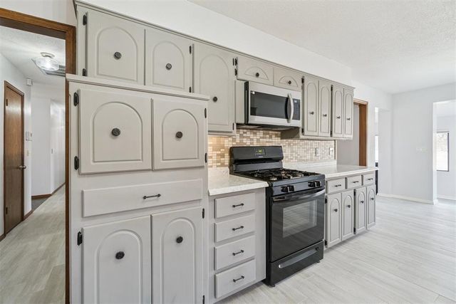 11805 Ashford Drive, Yukon, OK 73099