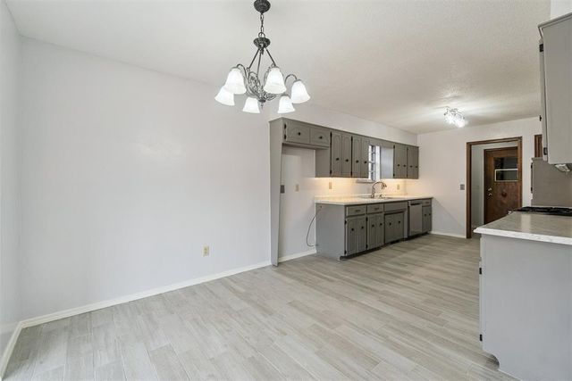 11805 Ashford Drive, Yukon, OK 73099