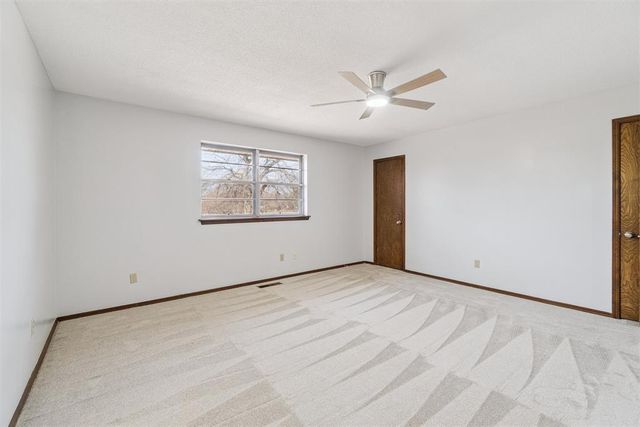 11805 Ashford Drive, Yukon, OK 73099