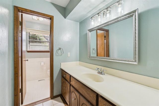 11805 Ashford Drive, Yukon, OK 73099