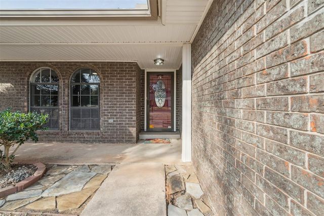11805 Ashford Drive, Yukon, OK 73099