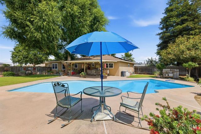 11600 Whippoorwill Lane, Bakersfield, CA 93312