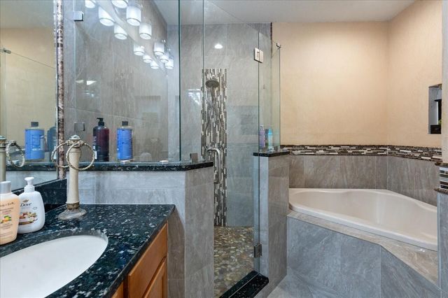 4445 AMBERLY OAKS COURT, Tampa, FL 33614