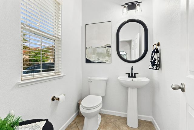 8843 Adur Rd, Elk Grove, CA 95624