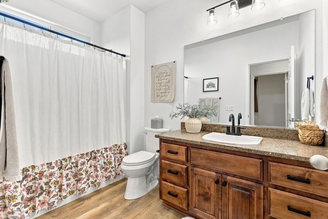 8843 Adur Rd, Elk Grove, CA 95624