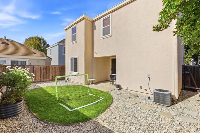 8843 Adur Rd, Elk Grove, CA 95624
