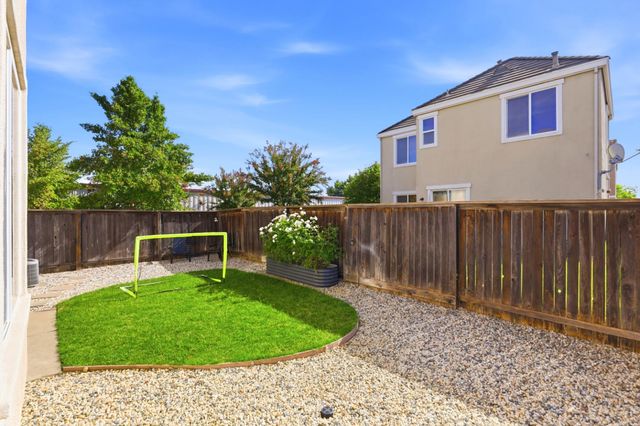 8843 Adur Rd, Elk Grove, CA 95624