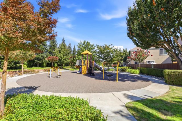 8843 Adur Rd, Elk Grove, CA 95624