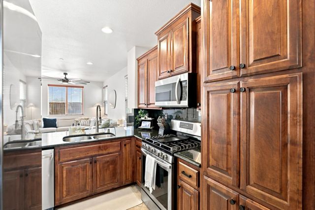 8843 Adur Rd, Elk Grove, CA 95624