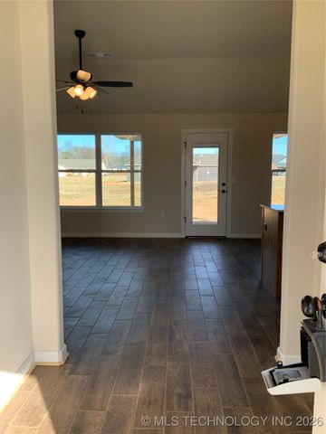 412 NW 7th Street, Wagoner, OK 74467