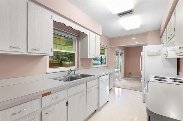 1900 MANOR CIRCLE SE, Winter Haven, FL 33880