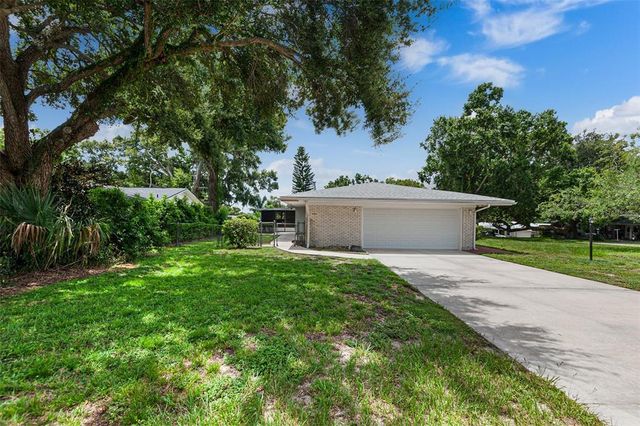 1900 MANOR CIRCLE SE, Winter Haven, FL 33880
