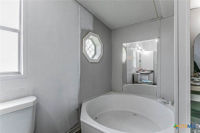 127 Hillside Drive, Troy, TX 76579