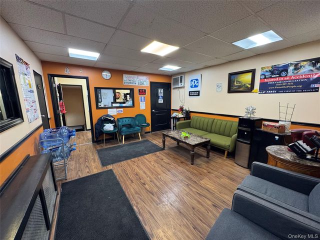 226-02 Jamaica Avenue, Floral Park, NY 11001