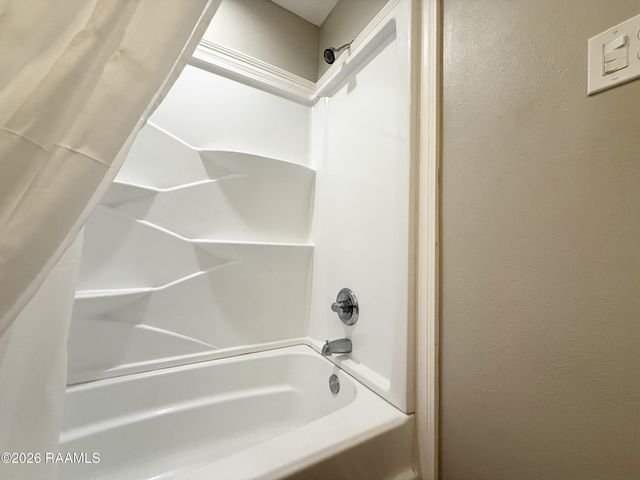 205 Long Plantation Boulevard Apt J, Lafayette, LA 70508