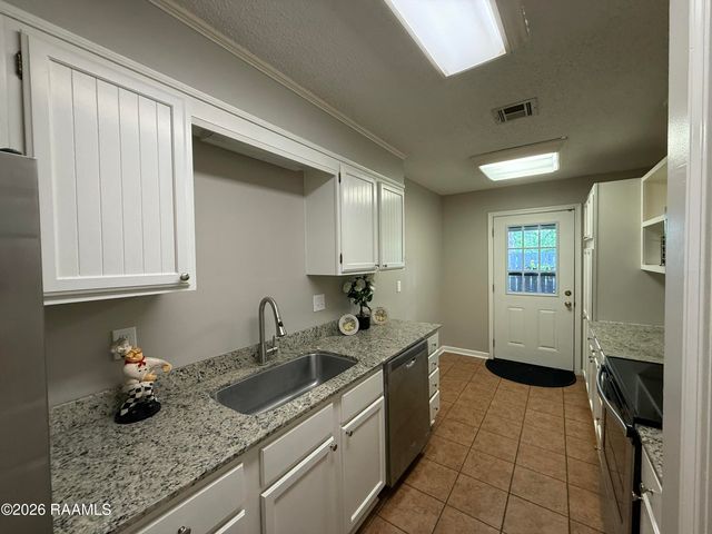 205 Long Plantation Boulevard Apt J, Lafayette, LA 70508