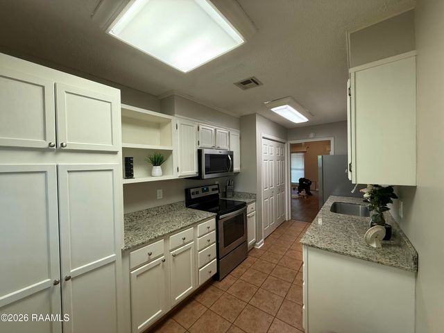 205 Long Plantation Boulevard Apt J, Lafayette, LA 70508