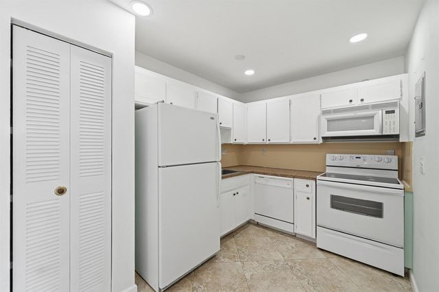 17051 NE 35th Avenue 307, North Miami Beach, FL 33160