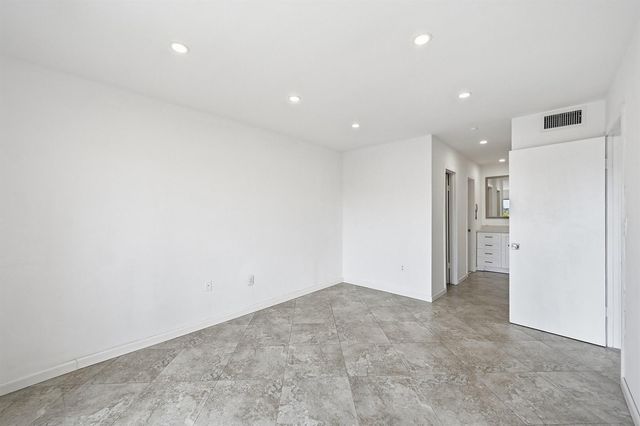 17051 NE 35th Avenue 307, North Miami Beach, FL 33160