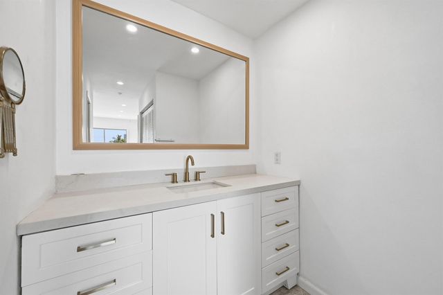 17051 NE 35th Avenue 307, North Miami Beach, FL 33160