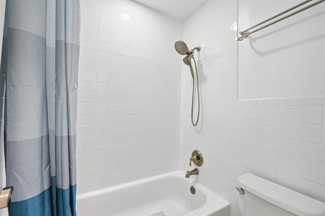 17051 NE 35th Avenue 307, North Miami Beach, FL 33160