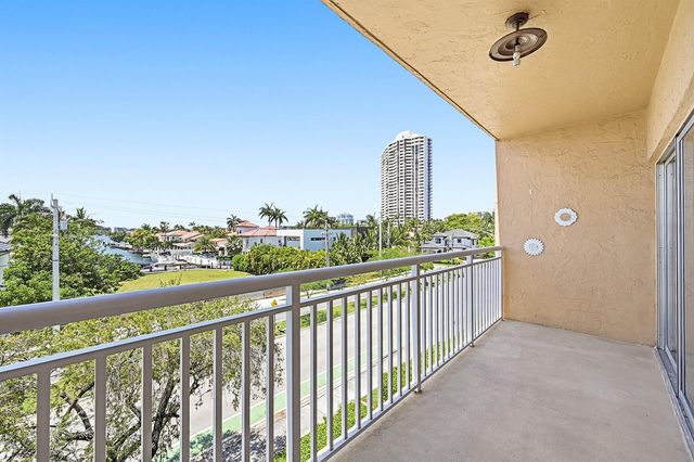 17051 NE 35th Avenue 307, North Miami Beach, FL 33160