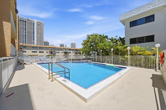 17051 NE 35th Avenue 307, North Miami Beach, FL 33160
