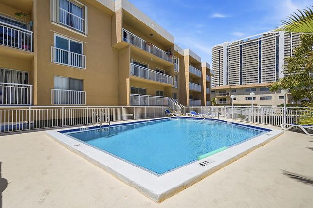 17051 NE 35th Avenue 307, North Miami Beach, FL 33160