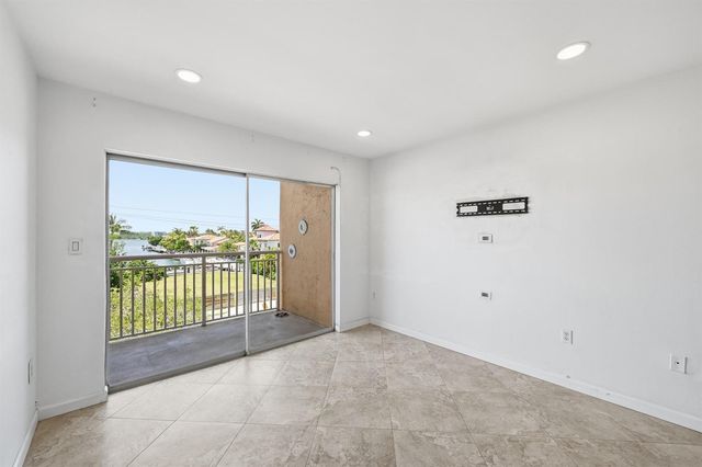 17051 NE 35th Avenue 307, North Miami Beach, FL 33160