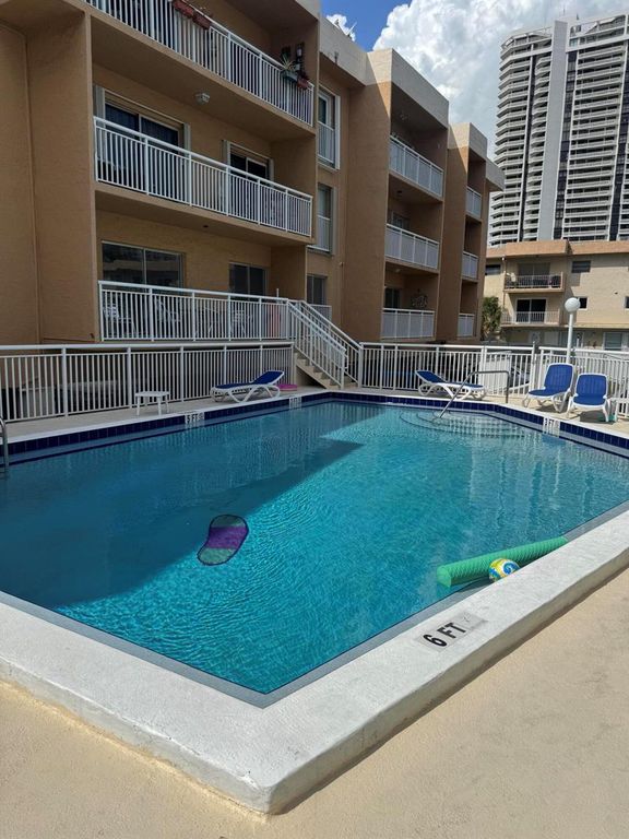 17051 NE 35th Avenue 307, North Miami Beach, FL 33160