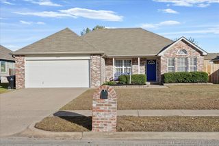 1713 S Narcissus Place, Broken Arrow, OK 74012