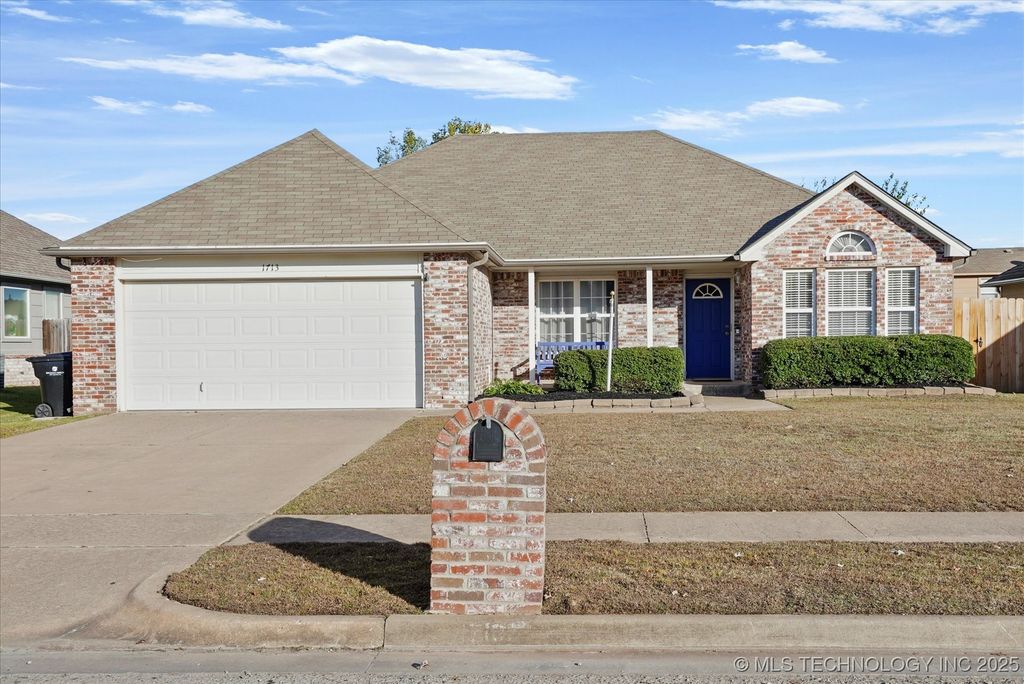 1713 S Narcissus Place, Broken Arrow, OK 74012